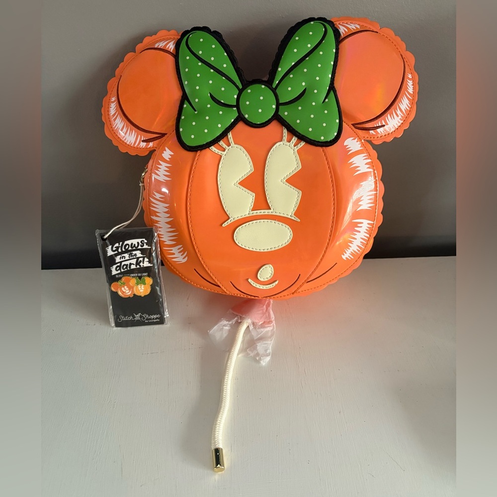 Loungefly Stitch Shoppe Minnie Mouse Pumpkin Crossbody with/Pin